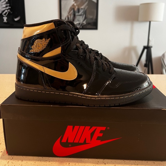 Jordan 1 Retro High Black Metallic Gold - Picture 2 of 5